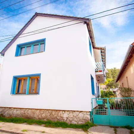 Makvirag Aparthotel *
